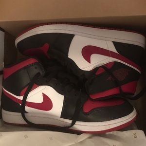 Air Jordan 1 size is 10.5 brand new
